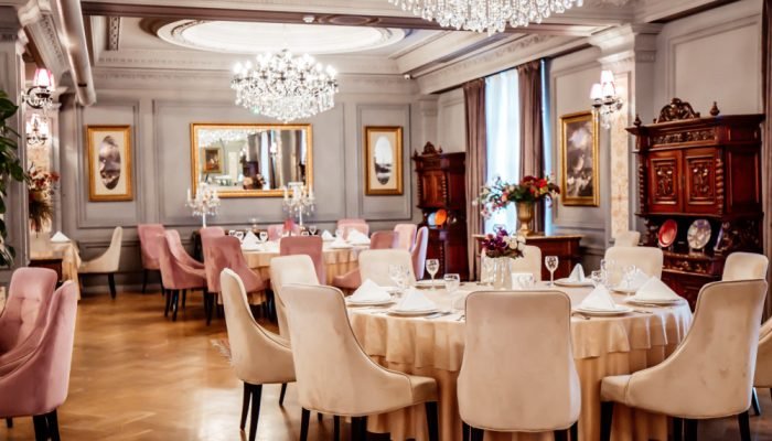 classic-luxury-style-restaurant-with-tables-chairs